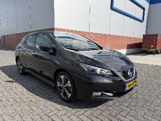 damaged passenger cars Nissan Leaf N-Connecta 40kWh Clima - Navi 2019/2