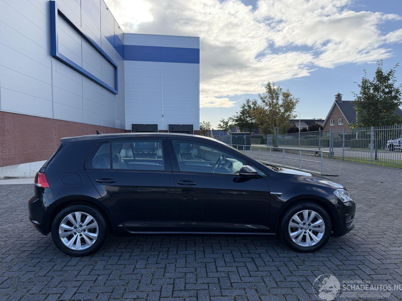 Volkswagen Golf 1.0 TSI 85Kw Navi - Clima