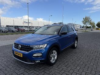 damaged passenger cars Volkswagen T-Roc 1.5 TSI 110kw  AUTOMAAT 2018/5