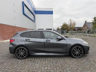 damaged passenger cars BMW 1-serie 118i M High Exe 103kw Clima - Navi 2020/1