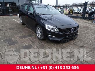 skadebil auto Volvo V-60 V60 I (FW/GW), Combi, 2010 / 2018 2.0 D2 16V 2015/11