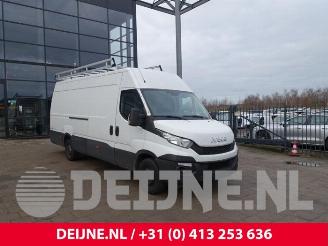 Coche siniestrado Iveco New Daily New Daily VI, Van, 2014 33S15, 35C15, 35S15 2015/9