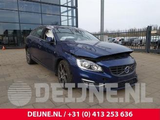 Vrakbiler auto Volvo V-60 V60 I (FW/GW), Combi, 2010 / 2018 2.0 T3 16V 2016/3
