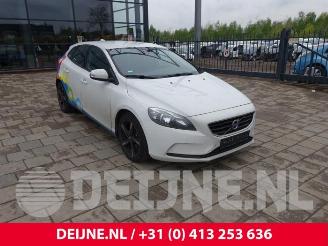 Coche siniestrado Volvo V-40 V40 (MV), Hatchback 5-drs, 2012 / 2019 2.0 D4 16V 2014/7