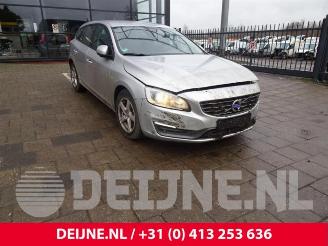 Vrakbiler auto Volvo V-60 V60 I (FW/GW), Combi, 2010 / 2018 1.6 DRIVe 2014/2
