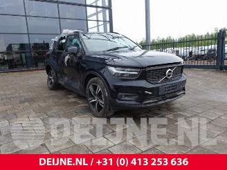 Vrakbiler auto Volvo XC40 XC40 (XZ), SUV, 2017 1.5 T3 12V 2021/11