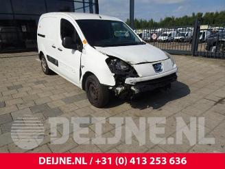 Coche siniestrado Peugeot Partner Partner (GC/GF/GG/GJ/GK), Van, 2008 / 2018 1.6 HDI 110 16V 2011/10
