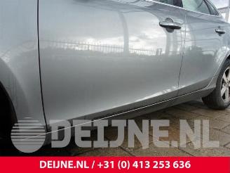 Volvo V-40 V40 (MV), Hatchback 5-drs, 2012 / 2019 2.0 T2 16V picture 11