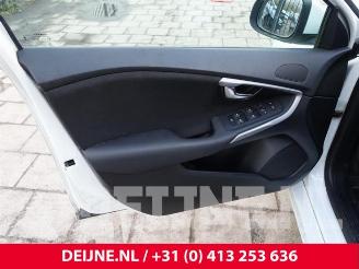 Volvo V-40 V40 (MV), Hatchback 5-drs, 2012 / 2019 1.6 D2 picture 16