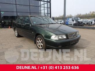 Coche siniestrado Volvo S-70 S70, Sedan, 1996 / 2000 2.4 20V 1999/9