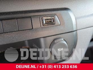 Peugeot Expert Expert (V1/VA/VB/VE/VF/VT/VY), Van, 2016 2.0 Blue HDi 120 16V picture 31