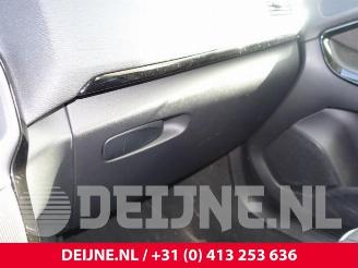 Volvo V-40 V40 (MV), Hatchback 5-drs, 2012 / 2019 2.0 T3 16V picture 28