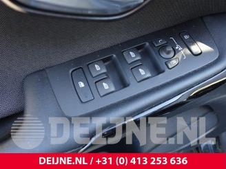 Volvo V-40 V40 (MV), Hatchback 5-drs, 2012 / 2019 2.0 T3 16V picture 18