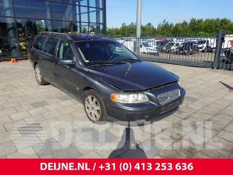 Vrakbiler auto Volvo V-70 V70 (SW), Combi, 1999 / 2008 2.4 D 20V 2006/2
