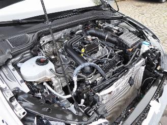 Volkswagen Golf Life picture 8