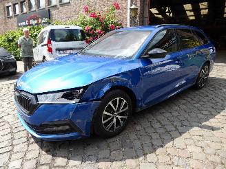 krockskadad bil auto Skoda Octavia Combi Style 2022/1