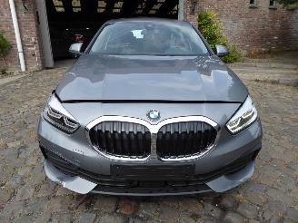 BMW 1-serie 116 d Advantage picture 2