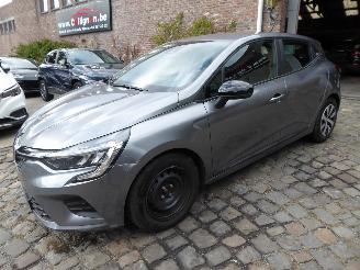 Damaged car Renault Clio Equilibre 2023/8