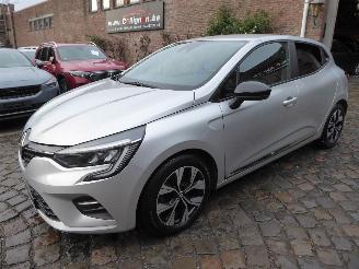 uszkodzony samochody osobowe Renault Clio Evolution 2023/3