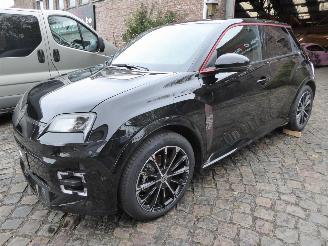 Schadeauto Renault 5 5 E-Tech Electric 150 Comfort Range Iconic Five 2024/11