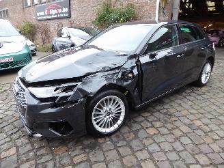 Voiture accidenté Audi A3 Sportback 40 TFSI e advanced 2023/6