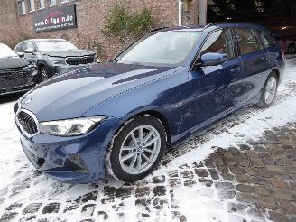 damaged passenger cars BMW 3-serie 320e Hyb 2023/2
