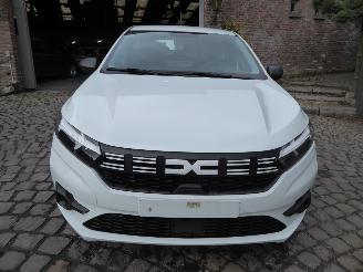 Dacia Sandero Essential picture 2