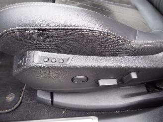 Peugeot 3008 Hybrid4 300 GT picture 14