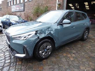 Voiture accidenté BMW iX1 30 xDrive 2023/11