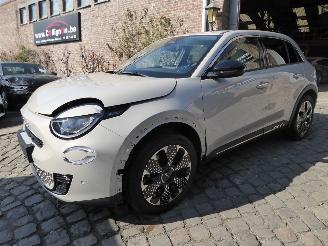 uszkodzony samochody osobowe Fiat 600 Hybrid La Prima 2025/10