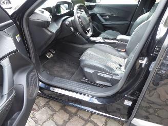 Peugeot 2008 e- GT picture 11
