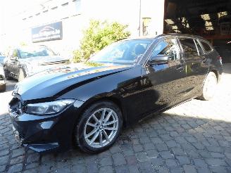 damaged passenger cars BMW 3-serie Touring 318 d 2023/5