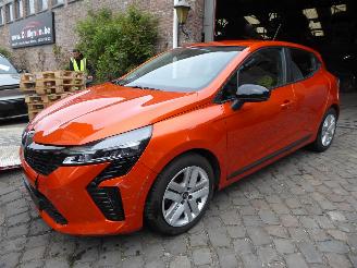 Damaged car Renault Clio V Evolution 2024/7