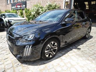 damaged passenger cars Peugeot 208 Allure 2024/7