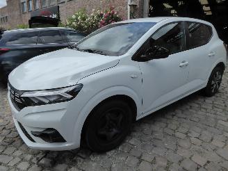 Vaurioauto  passenger cars Dacia Sandero Expression 2024/6