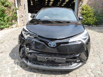 Toyota CH-R Hybrid picture 2