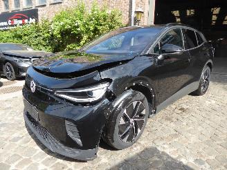 damaged passenger cars Volkswagen ID.4 Pro 210 kW mit Infotainment-Paket 2025/10
