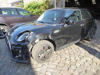 Damaged car Mini Cooper SE Mini 3-trg. Cooper SE Essential Trim 2023/3