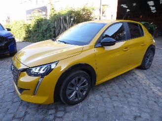 Vaurioauto  passenger cars Peugeot e-208 e- Style 2022/12
