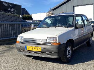 damaged passenger cars Renault 5 1.1 SL 1988/11