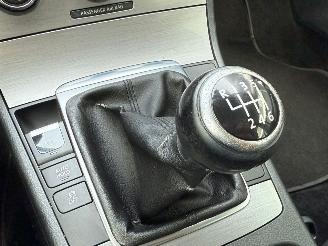 Volkswagen Passat 1.6 TDI Navi Clima picture 11