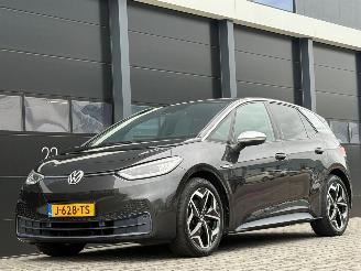 Damaged car Volkswagen ID.3 First Plus 58 kWh Camera Clima PDC 2020/10