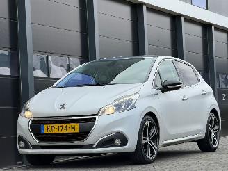 occasion passenger cars Peugeot 208 1.6 BlueHDi GT-line Panorama JBL 2016/10
