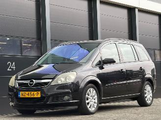 occasion passenger cars Opel Zafira 2.2 Essentia Navi Airco 7-PERS 2005/8