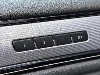 Volkswagen Touareg 3.0 TDI R-Line Pano Camera Euro-6 picture 10