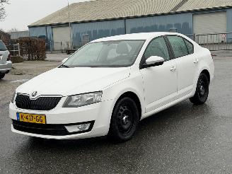 Käytettyjen passenger cars Skoda Octavia 1.6 TDI Airco stoelverwarming 2014/2