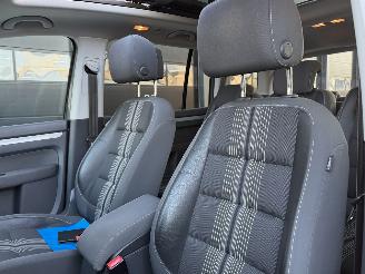 Volkswagen Touran 1.6 TDI Pano Navi Clima 7-PERS picture 8