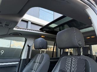 Volkswagen Touran 1.6 TDI Pano Navi Clima 7-PERS picture 10