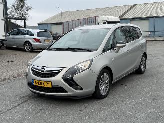 Vaurioauto  passenger cars Opel Zafira 1.4 T Design Edition Navi PDC 2013/7