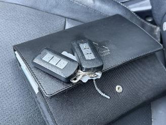 Mitsubishi Outlander 2.0 PHEV Instyle Camera Dak Clima picture 18